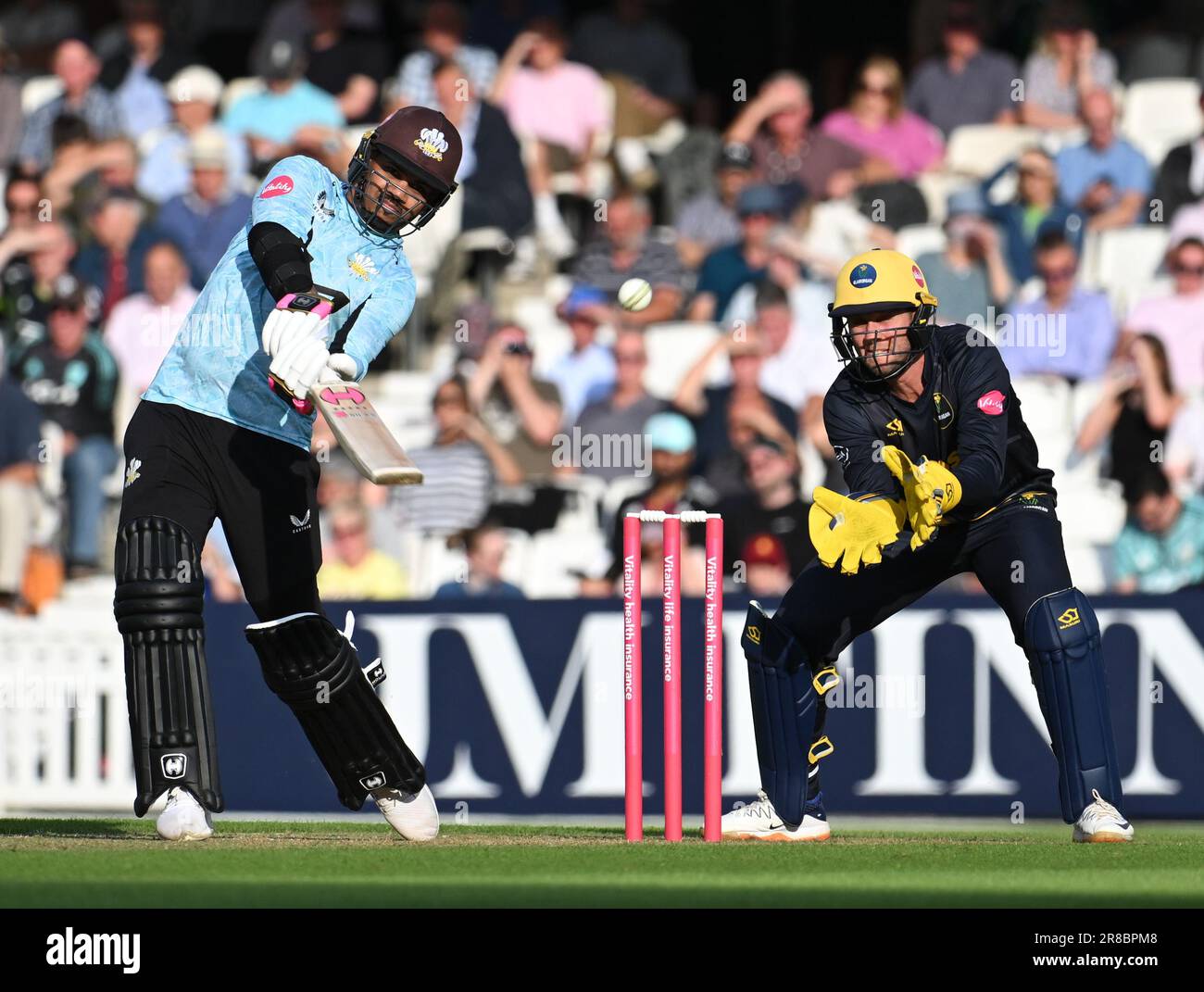 Ovale, Inghilterra. 26 maggio, 2023. Sunil Narine di Surrey durante la partita Vitality Blast tra Surrey e Glamorgan. Credit: Nigel Bramley/Alamy Live News Foto Stock