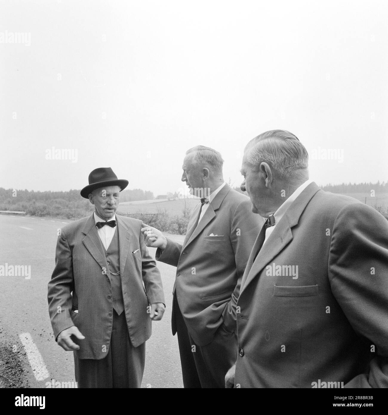 Attuale 39-7-1960: Scappatoia al confine dove si trova Morokulien oggi, si è svolta una delle più incredibili avventure illegali della guerra. La linea di collegamento principale tra il fronte di casa e il fronte esterno passava proprio davanti ai nasi delle guardie tedesche. Ex pilota di locomotive e contrabbandiere Johan Wangen. Foto: Aage Storløkken / Aktuell / NTB ***FOTO NON ELABORATA*** Foto Stock