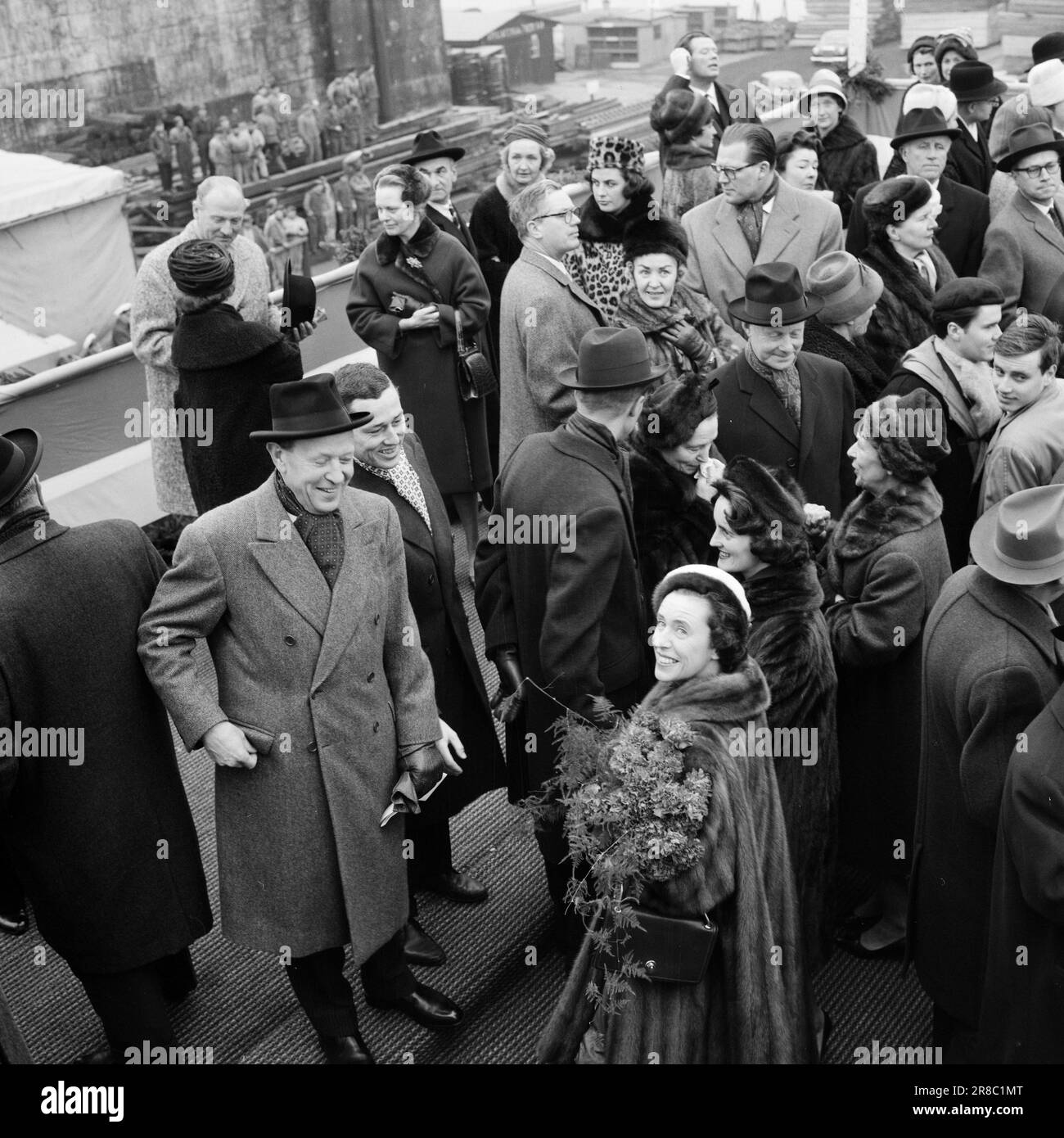 Attuale 56-10-1960: Navi per auto e persone l'armatore Anders Jahre apre la rotta Oslo-Kiel con la nuova e orgogliosa nave di Jahre-line "Kronprins Harald". La signora Bess Jahre, che ha battezzato con champagne "il principe ereditario Harald" nel modo appropriato. Foto: Ivar Aaserud / Aktuell / NTB ***FOTO NON ELABORATA*** Foto Stock