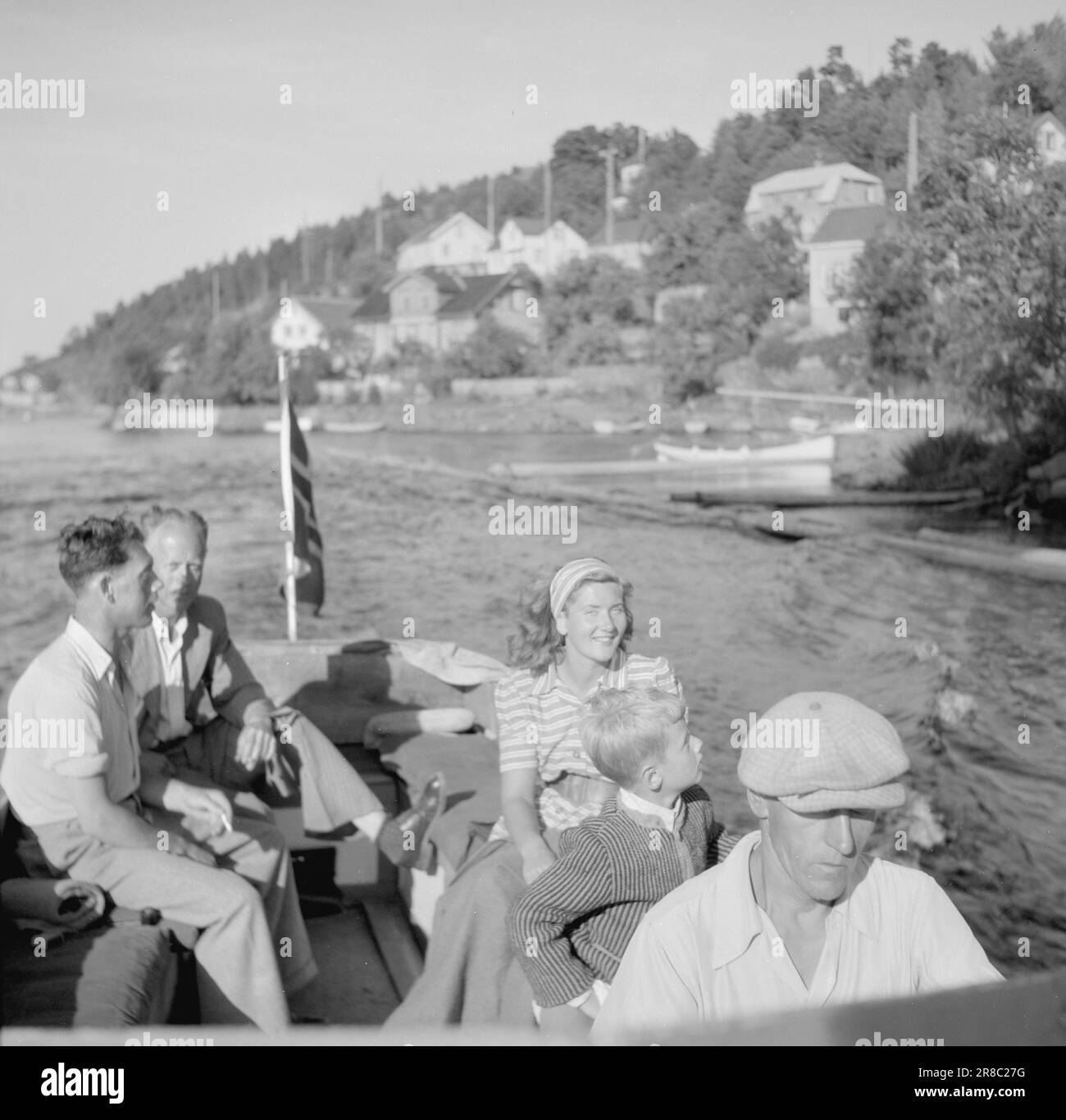 Attuale 17-2-1947: Arendal, casa dell'arte di vivere Arendal, chiamata anche la 'Venezia del Nord' è stata per oltre 100 anni la principale città marittima della Norvegia. Le navi a vela della città sono state trovate in tutti i mari, e la città e il distretto hanno sedato di vita quando le navi sono ritornate a casa in autunno con carichi pesanti. Il periodo di massimo splendore di Arendal si è concluso alla fine del 19th° secolo con un grave crollo delle banche che ha creato difficoltà e miseria senza precedenti. Le piccole classi organizzarono associazioni 'solidarietà' per tutelare i loro interessi, e 'la morbida fascia costiera' divenne per un certo periodo il centro del soc Foto Stock