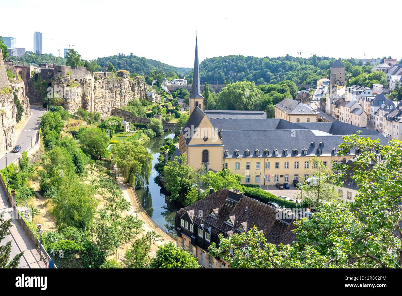 Abbazia di Neumünster e fiume Alzette da Chemin de la Corniche, Grund Quartier, Città di Lussemburgo, Lussemburgo Foto Stock