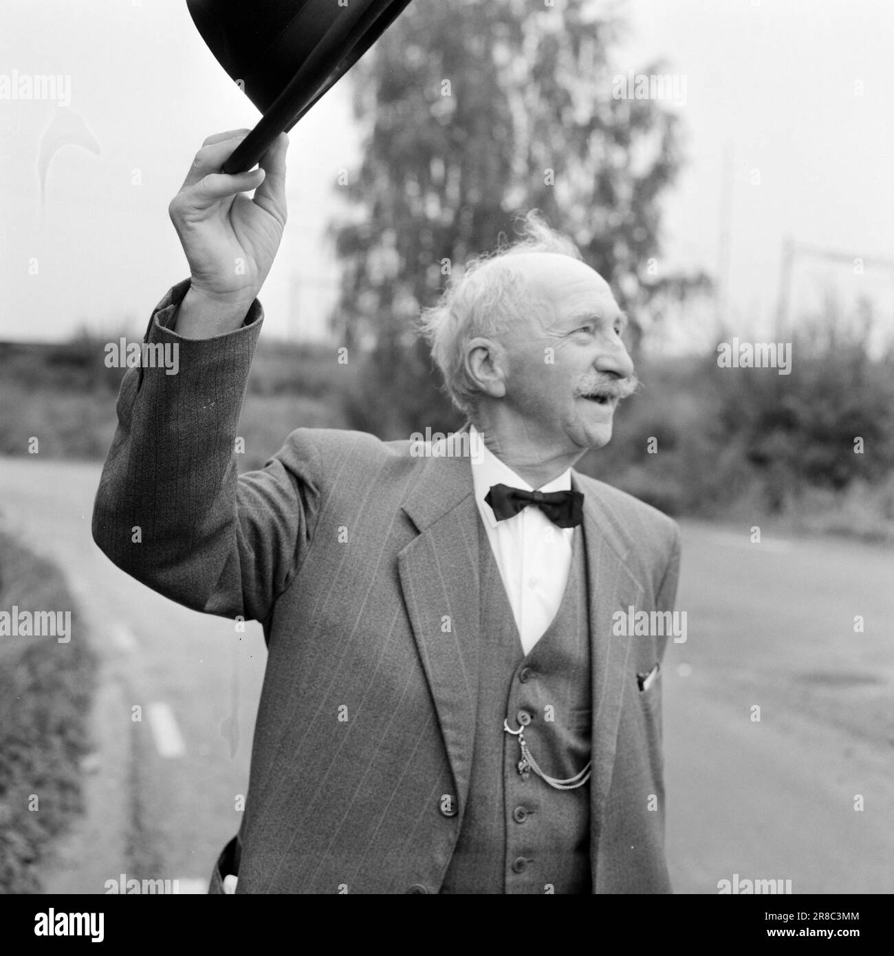 Attuale 39-7-1960: Scappatoia al confine dove si trova Morokulien oggi, si è svolta una delle più incredibili avventure illegali della guerra. La linea di collegamento principale tra il fronte di casa e il fronte esterno passava proprio davanti ai nasi delle guardie tedesche. Ex pilota di locomotive e contrabbandiere Johan Wangen. Foto: Aage Storløkken / Aktuell / NTB ***FOTO NON ELABORATA*** Foto Stock