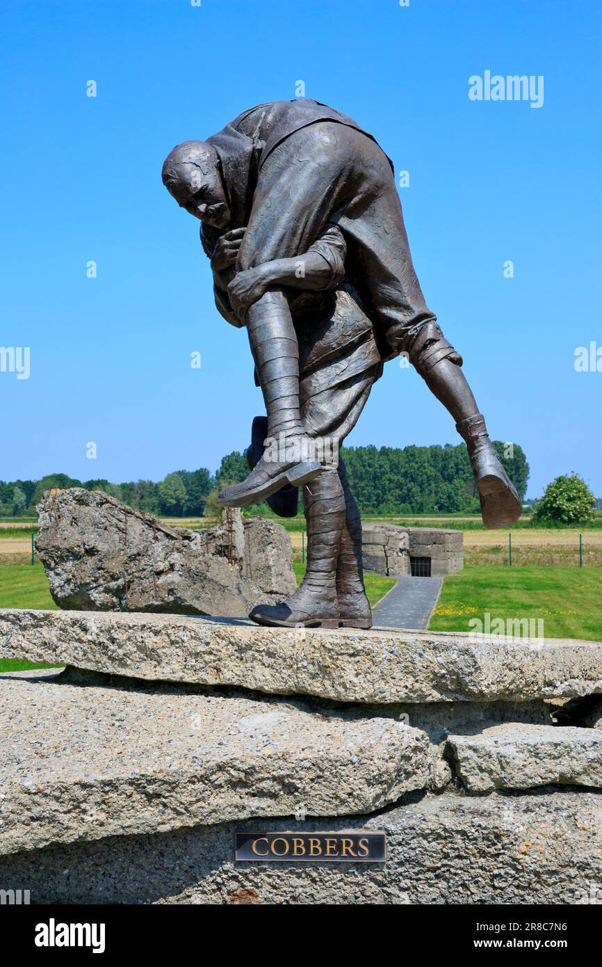 Il Cobbers Memorial (1998) di Peter Corlett all'Australian Memorial Park di Fromelles (Nord), Francia Foto Stock