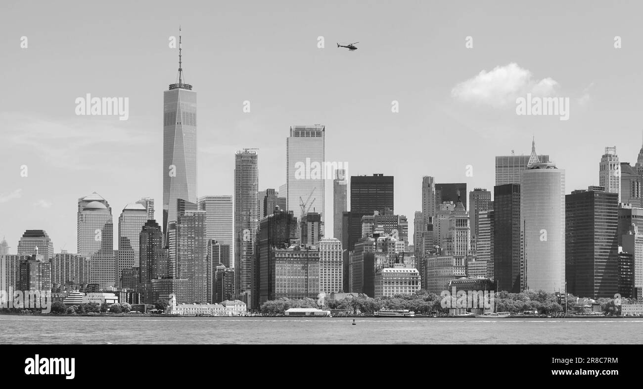 Foto in bianco e nero del panorama sul lungomare di New York City, Manhattan, USA. Foto Stock