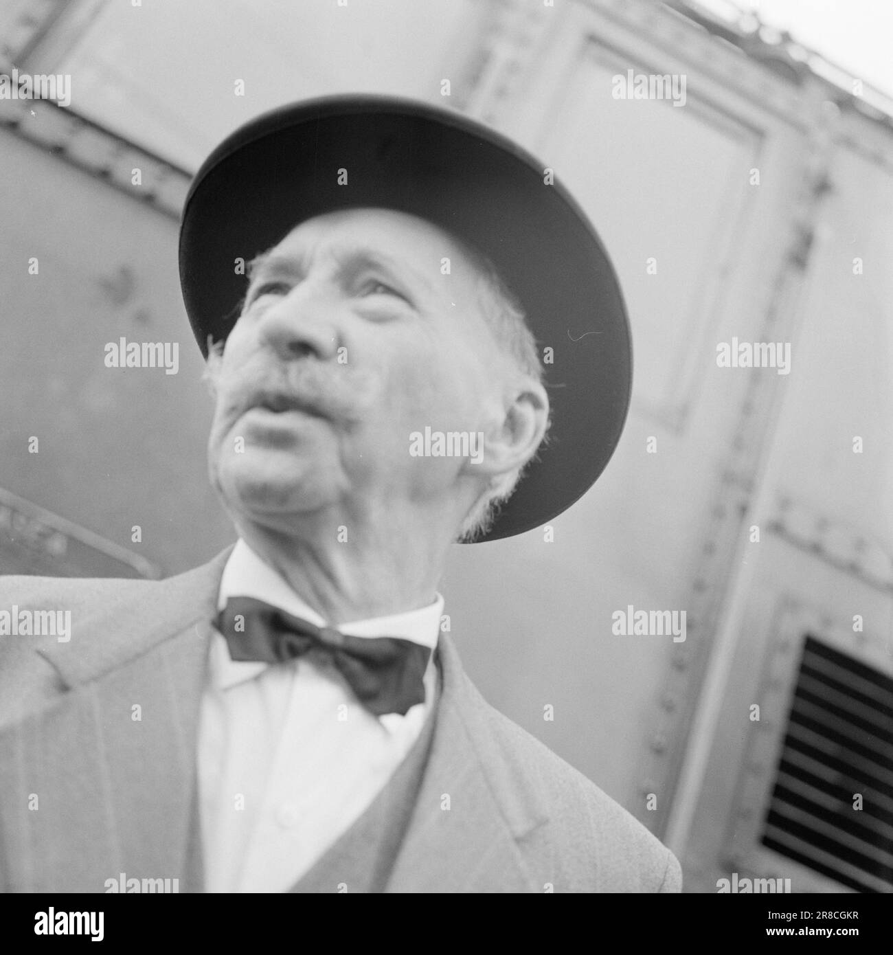 Attuale 39-7-1960: Scappatoia al confine dove si trova Morokulien oggi, si è svolta una delle più incredibili avventure illegali della guerra. La linea di collegamento principale tra il fronte di casa e il fronte esterno passava proprio davanti ai nasi delle guardie tedesche. Ex pilota di locomotive e contrabbandiere Johan Wangen. Foto: Aage Storløkken / Aktuell / NTB ***FOTO NON ELABORATA*** Foto Stock