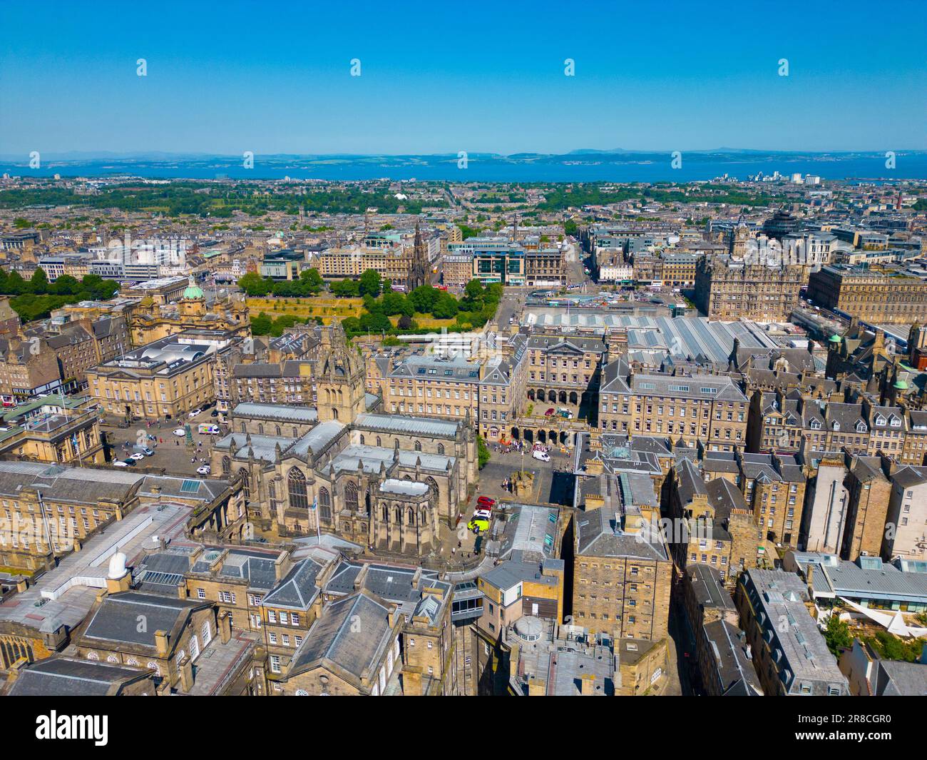 Vista aerea della città vecchia di Edimburgo, patrimonio dell'umanità dell'UNESCO, Scozia, Regno Unito Foto Stock
