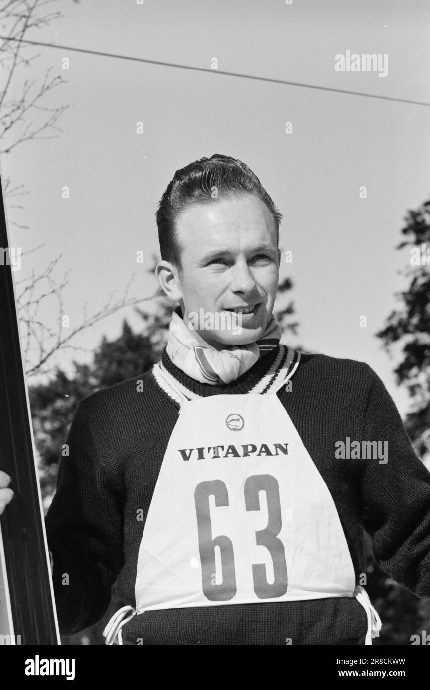 Attuale 15-3-1960: Abbiamo vinto e abbiamo vinto... I jumper hanno raccolto i record del pubblico e gli sciatori di fondo hanno fatto la storia dello sci. Foto: Sverre A. Børretzen / Aage Storløkken / Aktuell / NTB ***FOTO NON ELABORATA*** Foto Stock