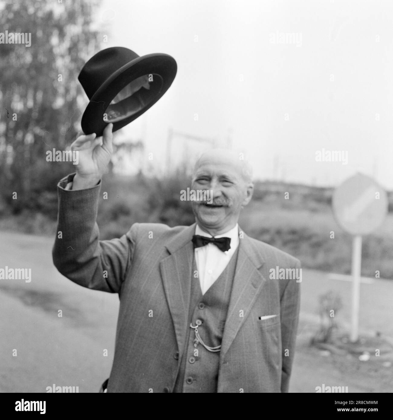 Attuale 39-7-1960: Scappatoia al confine dove si trova Morokulien oggi, si è svolta una delle più incredibili avventure illegali della guerra. La linea di collegamento principale tra il fronte di casa e il fronte esterno passava proprio davanti ai nasi delle guardie tedesche. Ex pilota di locomotive e contrabbandiere Johan Wangen. Foto: Aage Storløkken / Aktuell / NTB ***FOTO NON ELABORATA*** Foto Stock