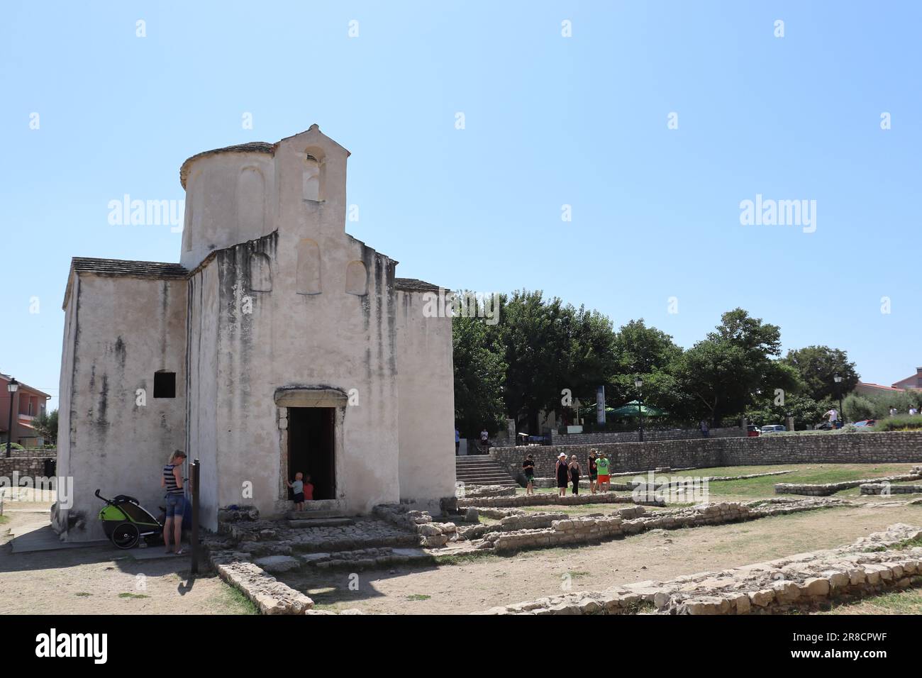 Nin è una città della Croazia. La prima città reale croata. La Chiesa di St. Anselma e Chiesa di San La croce insieme ai monumenti sono mostrati nel pho. Foto Stock