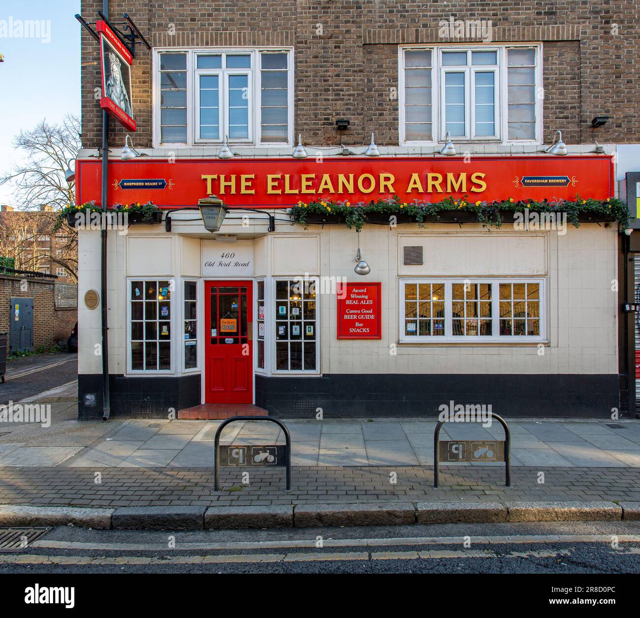 Esterno della Eleanor Arms Old Ford Road Londra, Regno Unito Foto Stock