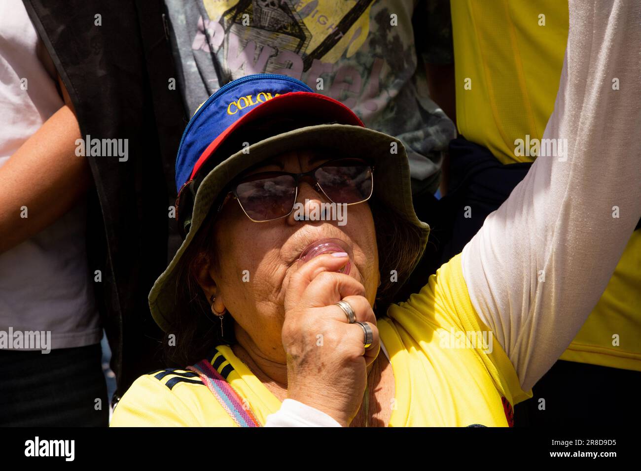 Bogota, Colombia. 20th giugno, 2023. La gente partecipa alle proteste anti-governative contro il governo e alle riforme del presidente Gustavo Petro, a Bogotà, Colombia, 20 giugno 2023. Photo by: Perla Bayona/Long Visual Press Credit: Long Visual Press/Alamy Live News Foto Stock