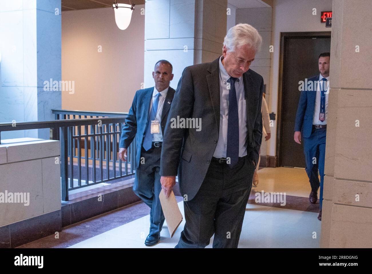 Washington, Stati Uniti. 20th giugno, 2023. Il direttore della CIA William Burns arriva per un'audizione a porte chiuse con il sottocomitato della difesa negli Stati Uniti Capitol Visitors Center a Capitol Hill, Washington DC, martedì 20 giugno 2023. Paul Nakasone, Direttore della National Security Agency, ha testimoniato. Foto di Ken Cedeno/UPI Credit: UPI/Alamy Live News Foto Stock