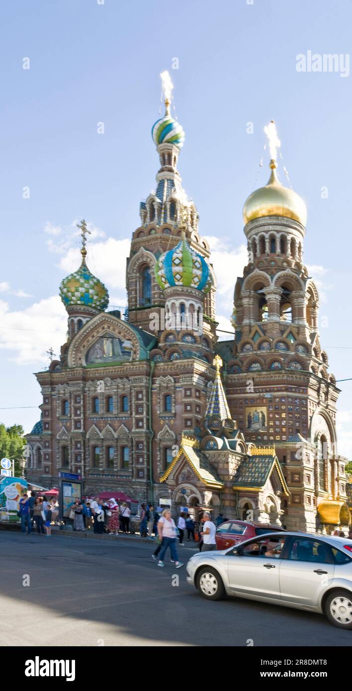 La Chiesa del Salvatore sul sangue, conosciuta anche come la Cattedrale del sangue versato, è una chiesa ortodossa russa nella città di San Pietroburgo, Russia Foto Stock