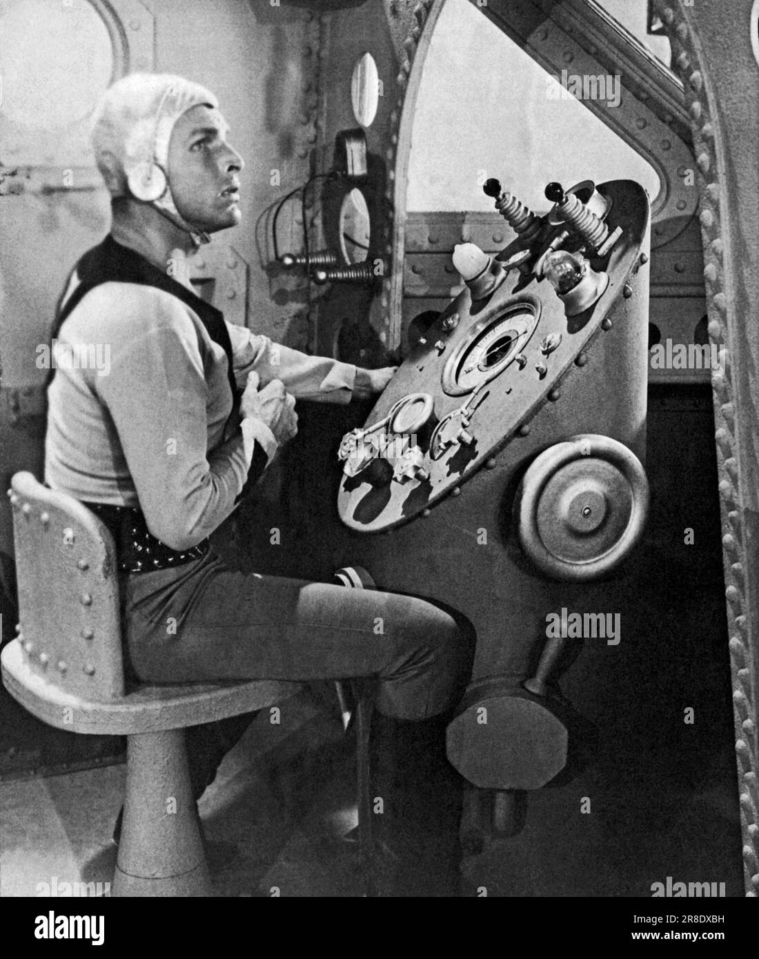 Hollywood, California, 1939 stella del film Buster Crabbe come Buck Rodgers nel film di fantascienza universale dello stesso nome. Foto Stock