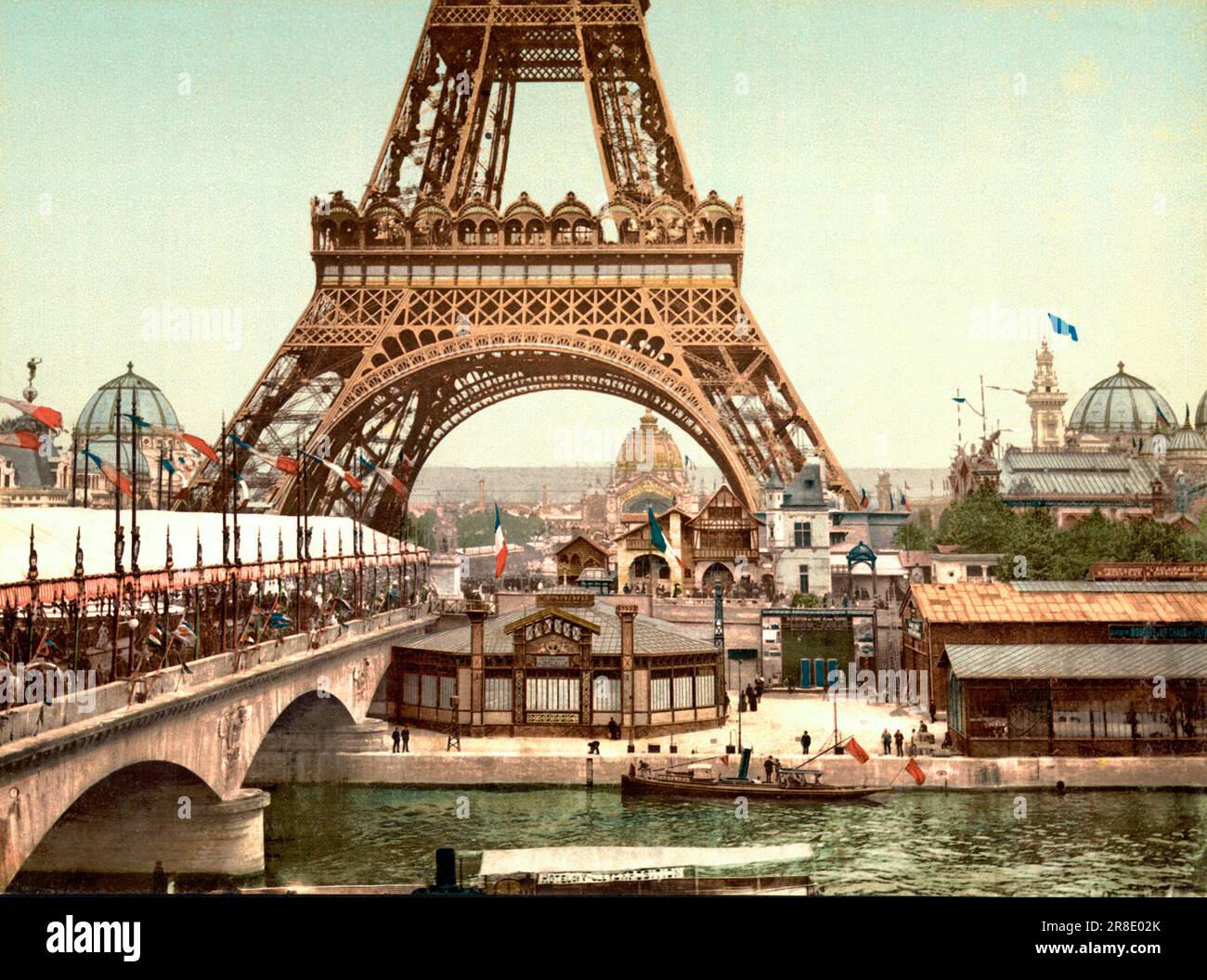 Parigi, Francia: 1889 Un fotocromo della Torre Eiffel e la vista del terreno presso l'esposizione Universelle. Foto Stock