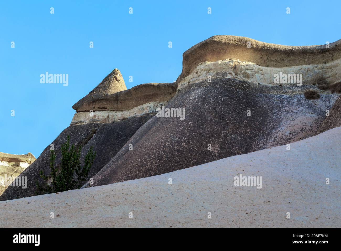 Questo è un frammento di un insolito rilievo nella Valle dei Monaci in Cappadocia, Turchia. Foto Stock