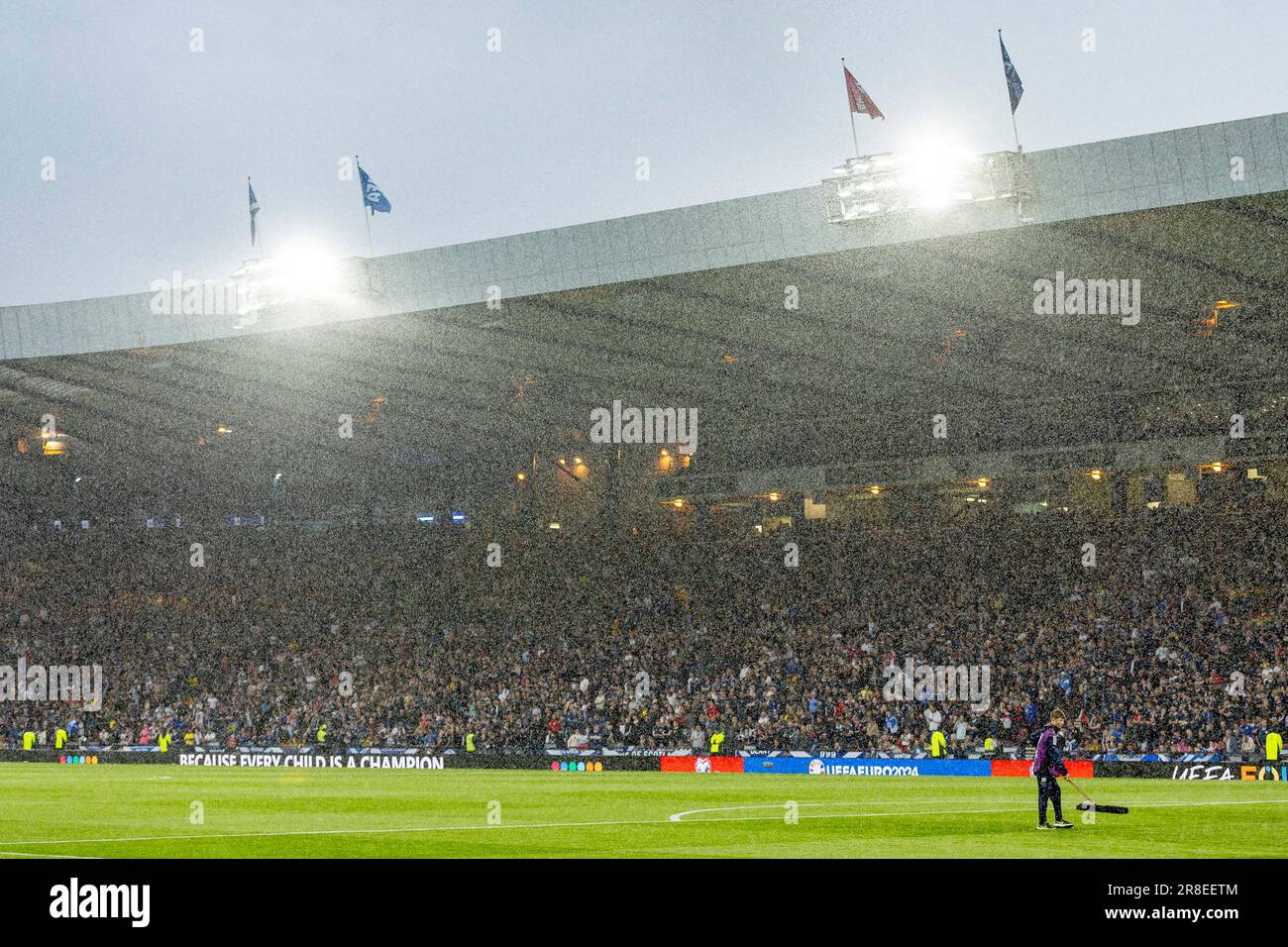 Glasgow, Regno Unito. 20th giugno, 2023. Forte pioggia durante la Quaiifying UEFA EURO 2024 Scozia V Georgia all'Hampden Park Stadium martedì 20 giugno 2023 (Foto di Alan Rennie /SportPix/Sipa USA) Credit: Sipa USA/Alamy Live News Foto Stock