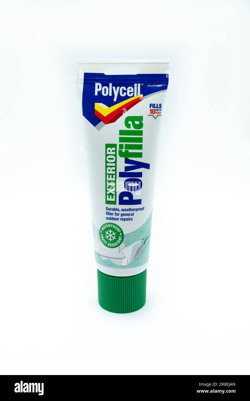 Irvine, Scozia, Regno Unito - 02 febbraio 2023: Esterno con marchio Polycell Polyfilla in un tubo di plastica e tappo riciclabile. Foto Stock