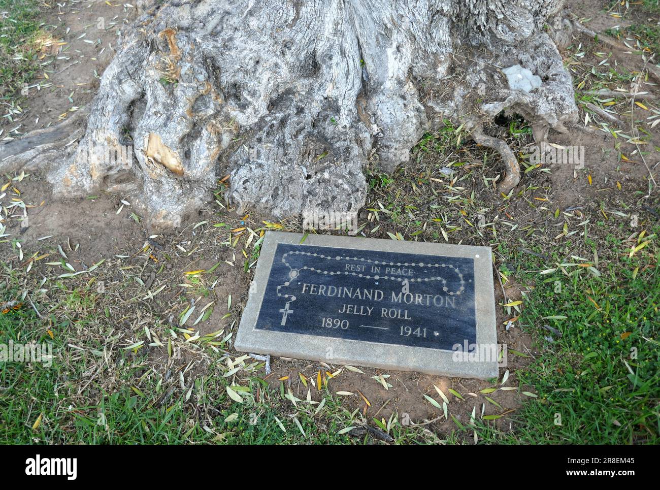 Los Angeles, California, USA 20th Giugno 2023 musicista/pianista Jelly Roll Morton grave al Calvario Cemetery il 20 Giugno 2023 a Los Angeles, California, USA. Foto di Barry King/Alamy Stock Photo Foto Stock