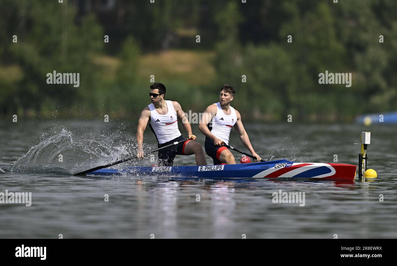 Cracovia, Polonia. 21st giugno, 2023. Canoa Sprint. 2023 Giochi europei. Kryspinow Waterway. Cracovia. Ben Phillips e Jonathan Jones (GBR) nel Mens C2 500m durante l'evento di sprint in canoa ai Giochi europei del 2023, Cracovia, Polonia. Credit: Sport in Pictures/Alamy Live News Foto Stock