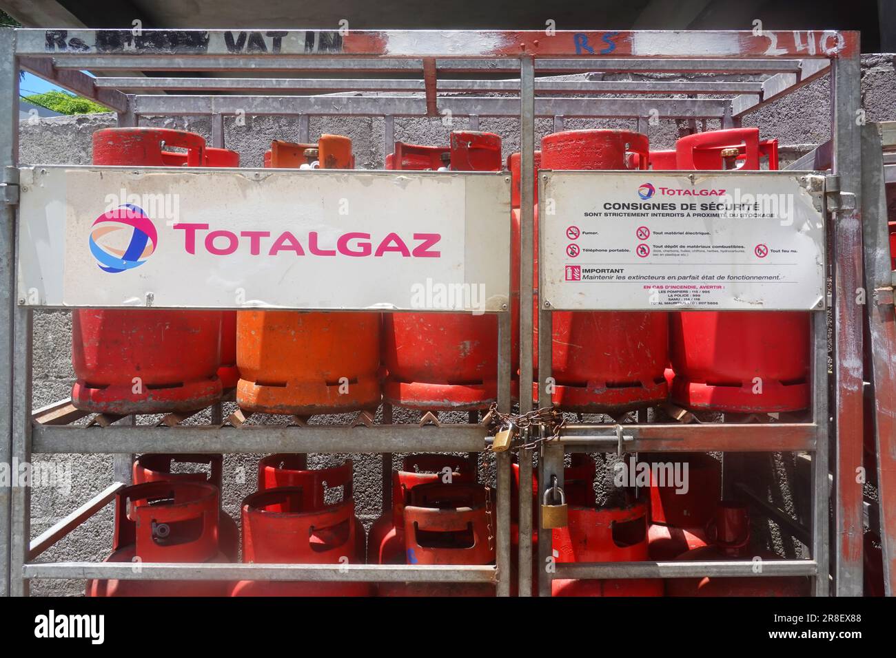 Bombole di gas Total Gaz, stazione di servizio, Mauritius Foto Stock