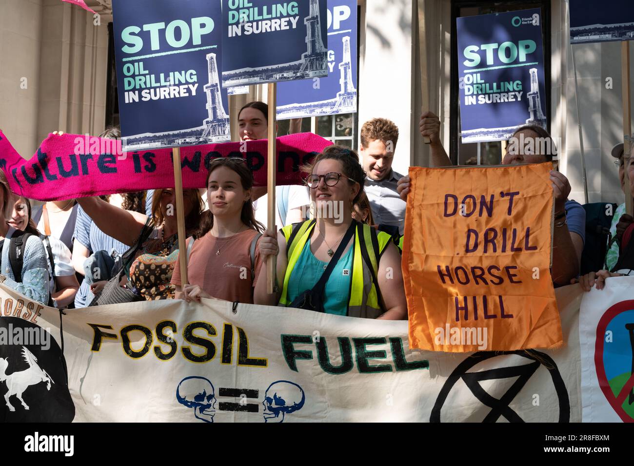 Londra, Regno Unito. 21 giugno, 2023. Primo giorno di udienze della Corte Suprema di una contestazione alla decisione di consentire trivellazioni petrolifere a Horse Hill, Surrey. La sfida afferma che le decisioni di pianificazione devono tenere conto delle emissioni 'correnti? E, se consentito, gli attivisti ritengono che possa avere un impatto significativo sulle future decisioni sull'estrazione dei combustibili fossili. Credit: Ron Fassbender/Alamy Live News Foto Stock