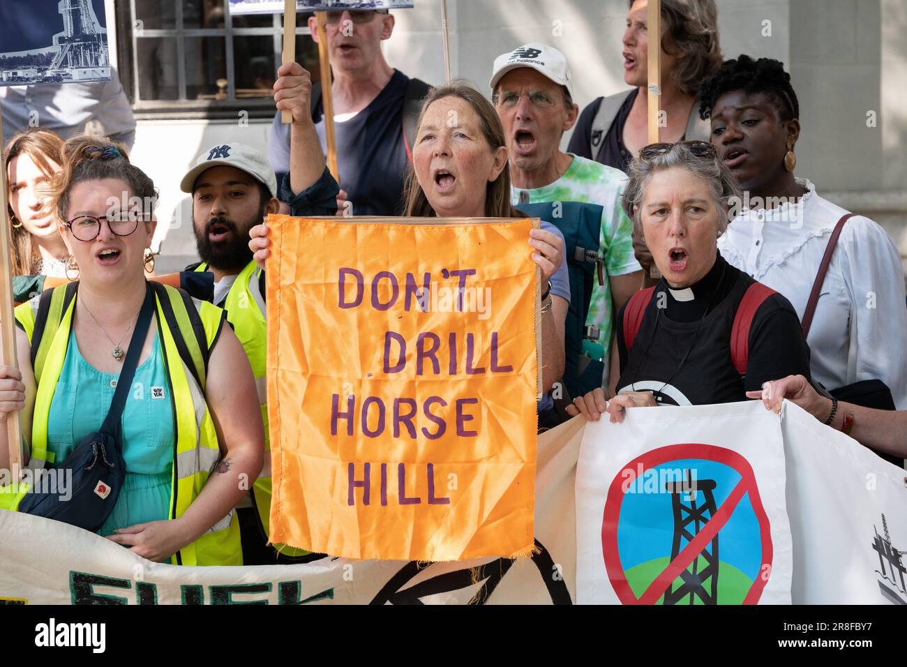 Londra, Regno Unito. 21 giugno, 2023. Primo giorno di udienze della Corte Suprema di una contestazione alla decisione di consentire trivellazioni petrolifere a Horse Hill, Surrey. La sfida afferma che le decisioni di pianificazione devono tenere conto delle emissioni 'correnti? E, se consentito, gli attivisti ritengono che possa avere un impatto significativo sulle future decisioni sull'estrazione dei combustibili fossili. Credit: Ron Fassbender/Alamy Live News Foto Stock