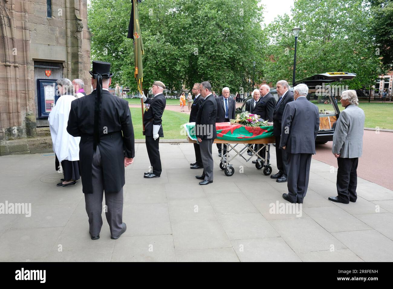 Cattedrale di Hereford, Hereford, Herefordshire, Regno Unito – Mercoledì 21st giugno 2023 – i funerali di Mel Parry QGM si sono svolte questo pomeriggio alla Cattedrale di Hereford. Mel Parry ha ricevuto la Queens gallantry Medal ( QGM ) per il suo ruolo nell'assalto del Servizio aereo Speciale ( 22 SAS Regt ) all'ambasciata iraniana a Londra il 5th maggio 1980 per liberare gli ostaggi tenuti da sei pistoleri. Foto Steven Maggio / Alamy Live News Foto Stock