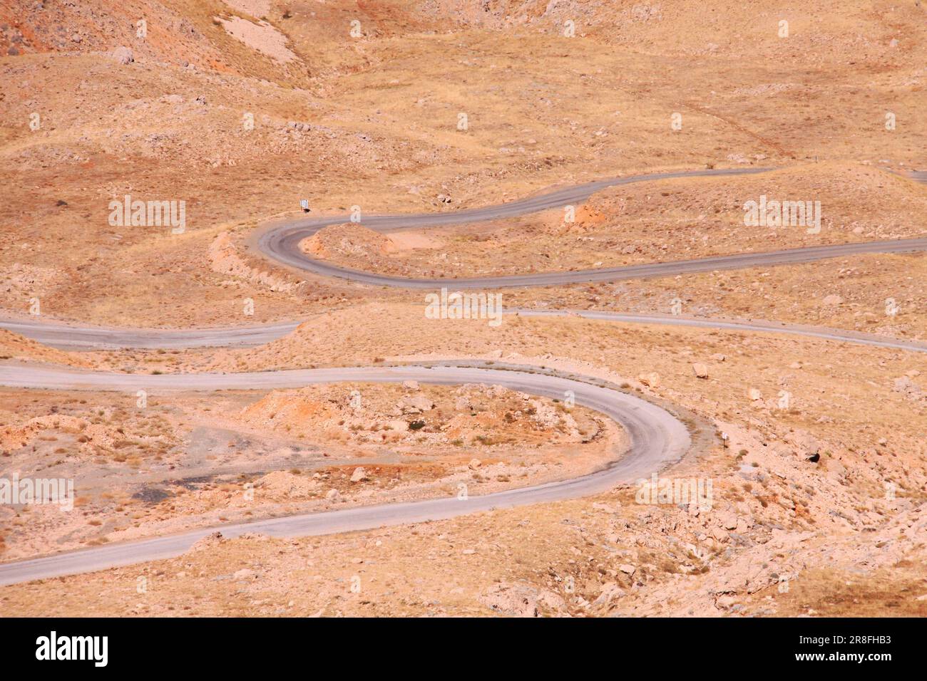 Strada tortuosa ai piedi di Nemrut Dagi, Turchia sudorientale Anatolia Foto Stock