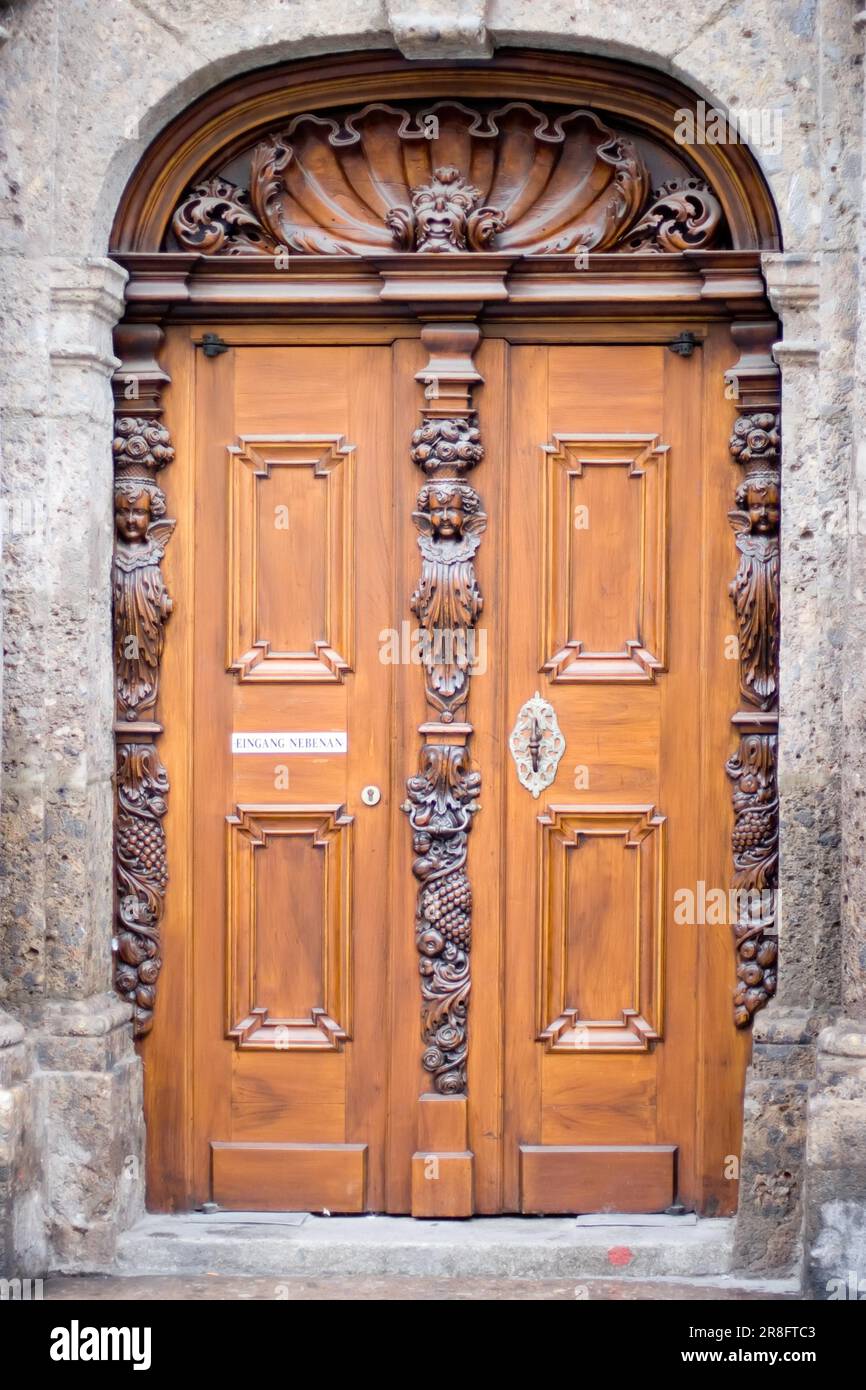 Vecchia porta di legno Foto Stock