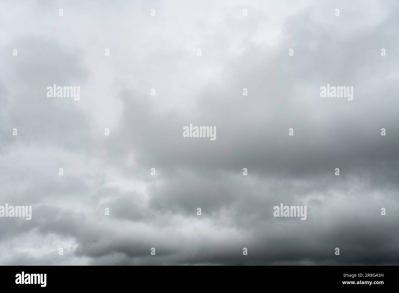 Nuvole scure Foto Stock