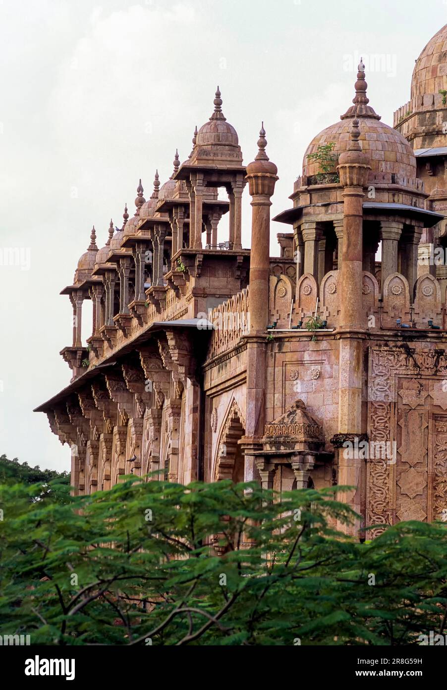 Heritage Building, la galleria d'arte nazionale costruita nel 1907, Chennai, Tamil Nadu, India, Asia. Architettura Mughal Foto Stock