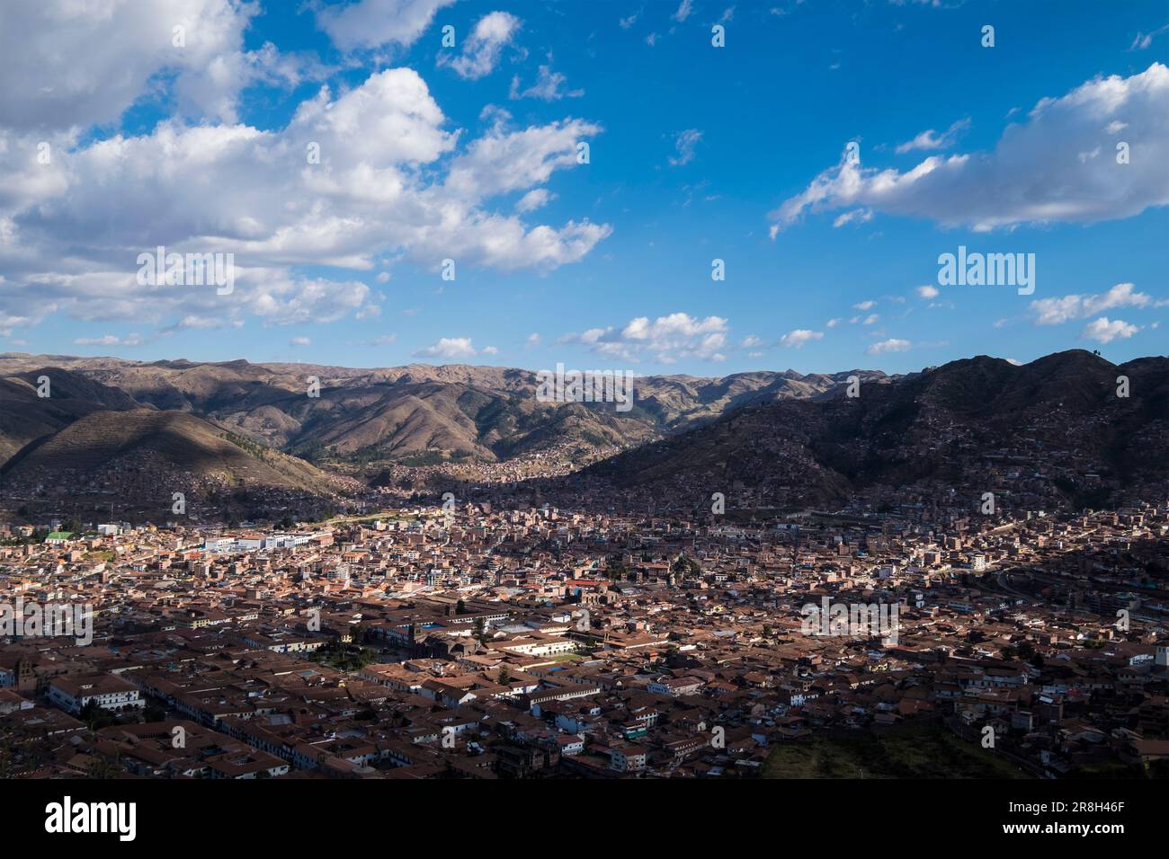 Perù. Cusco. Vista dal complesso archeologico di Saqsaywaman Foto Stock