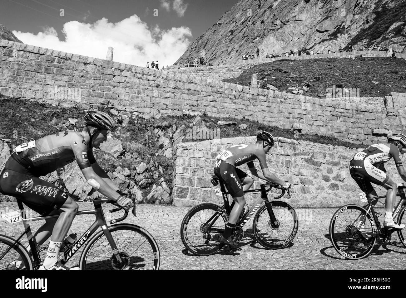Svizzera. Tour de Suisse. Passo del San Gottardo (Tremola). Jonas Greegaard. Johan Jacobs. Victor De la parte Foto Stock