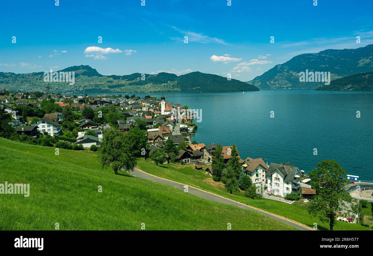 Il villaggio di Beckenried sul Lago di Lucerna. Svizzera, Europa Foto Stock