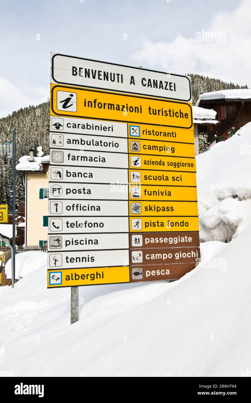 Cartello Tourist. Canazei. Trentino alto Adige. Italia Foto Stock