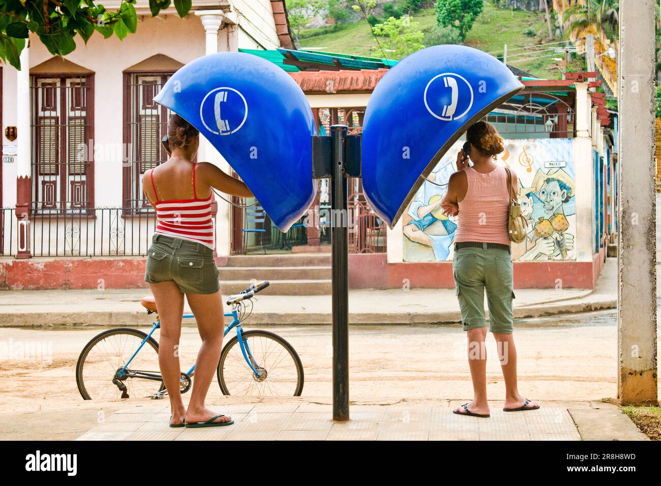 Cuba. Baracoa. Telefono pubblico Foto Stock