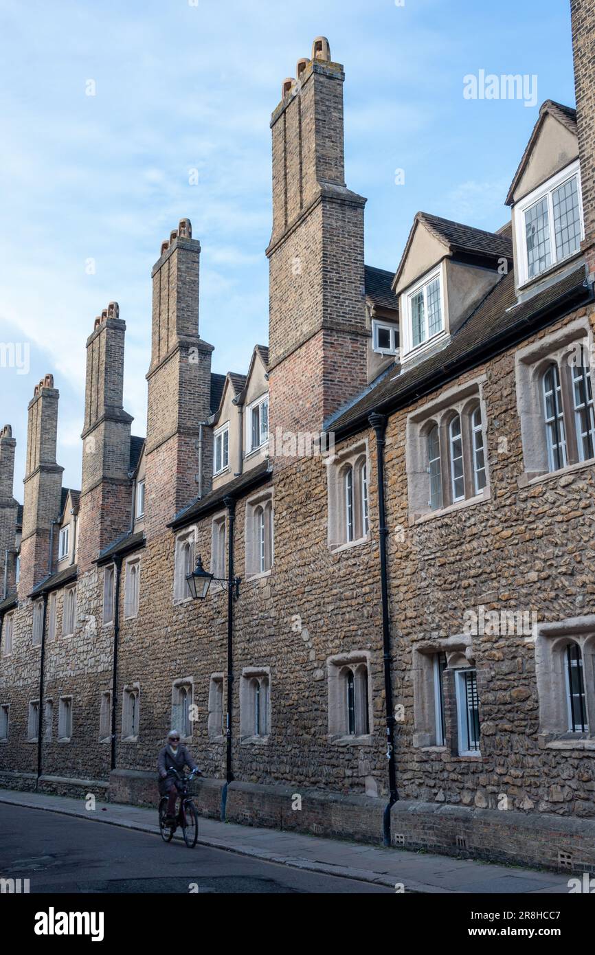Trinity Lane a Cambridge, Regno Unito, è famosa per i suoi insoliti camini tudor. Foto Stock