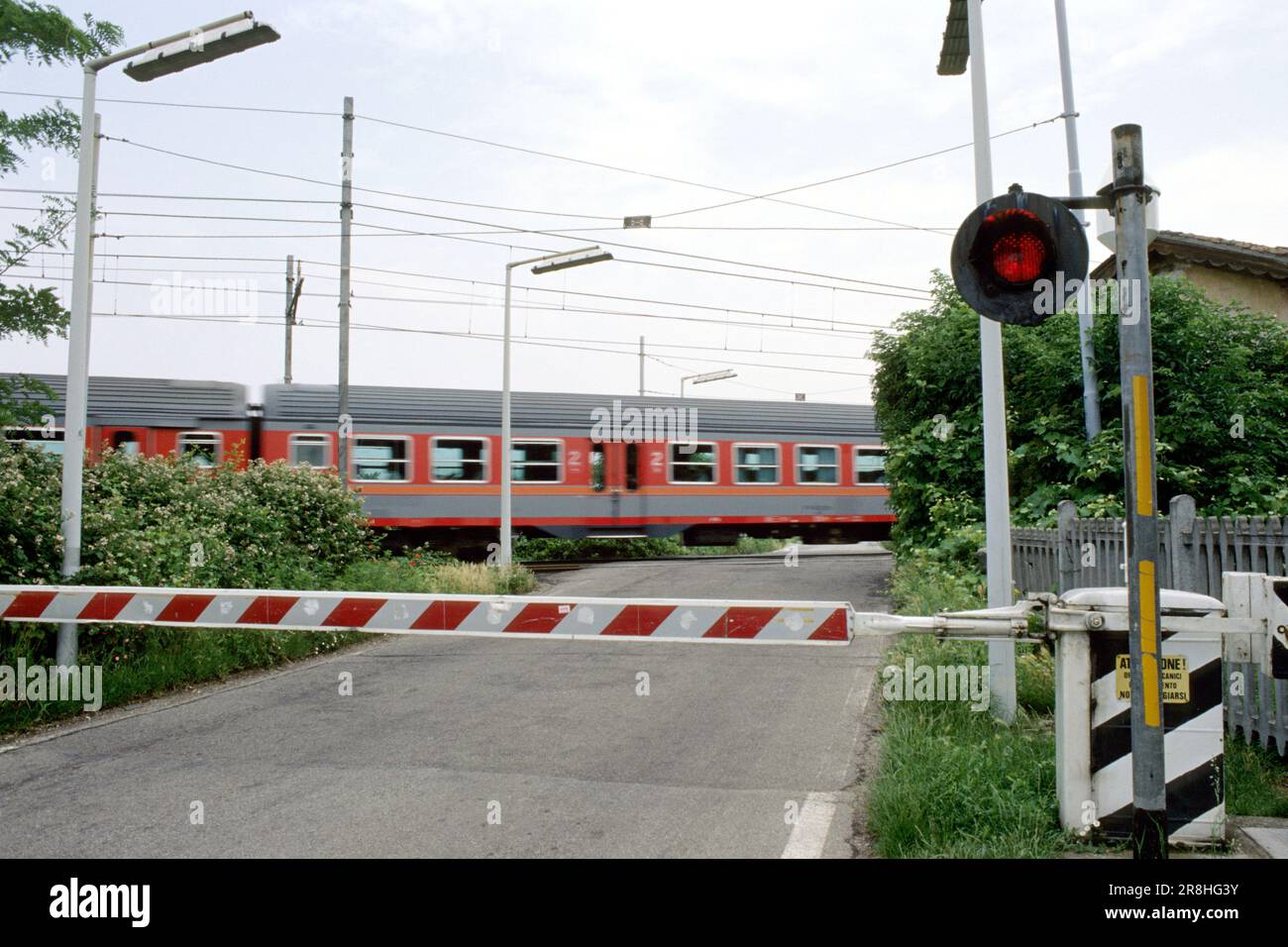 Segnali di attraversamento stradale immagini e fotografie stock ad alta ...
