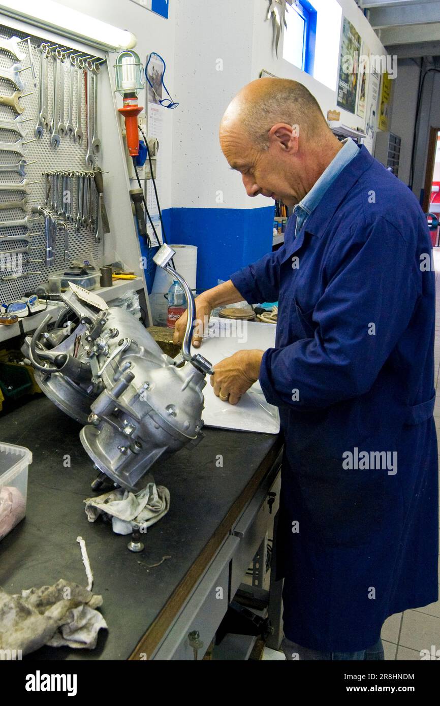 Officina. Museo dello scooter e della Lambretta. Rodano. Provincia di Milano. Italia Foto Stock