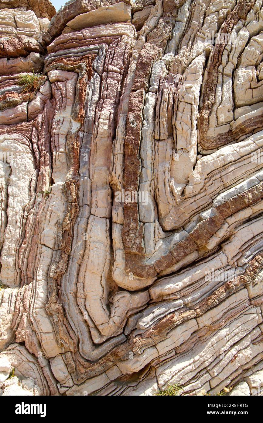 Pietra calcarea piegata a Creta, Grecia, primo piano Foto Stock