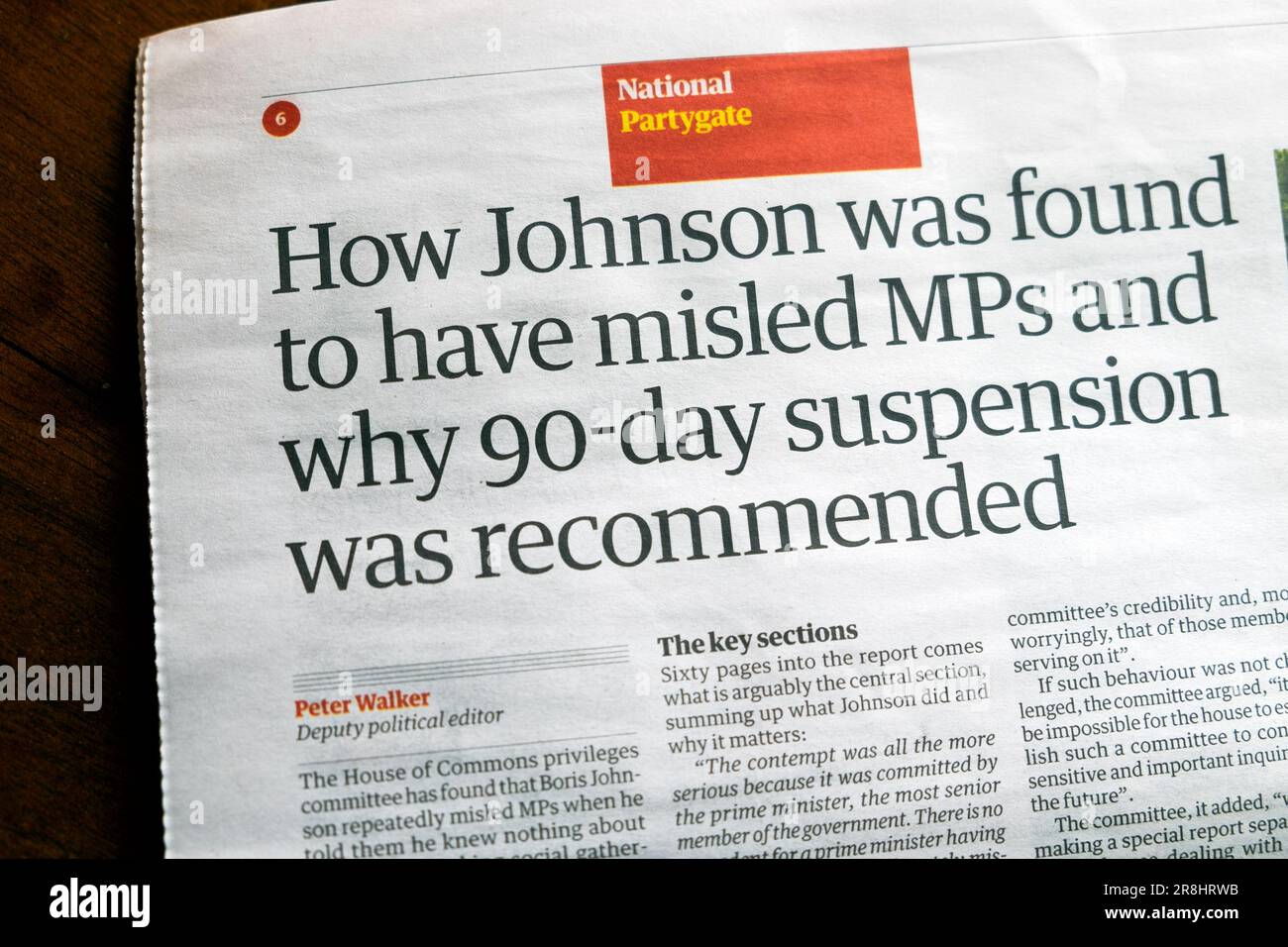 "Come si è scoperto che Johnson ha ingannato i parlamentari e perché è stata raccomandata la sospensione di 90 giorni" titolo del giornale Privileges Committee17 giugno 2023 Londra Regno Unito Foto Stock