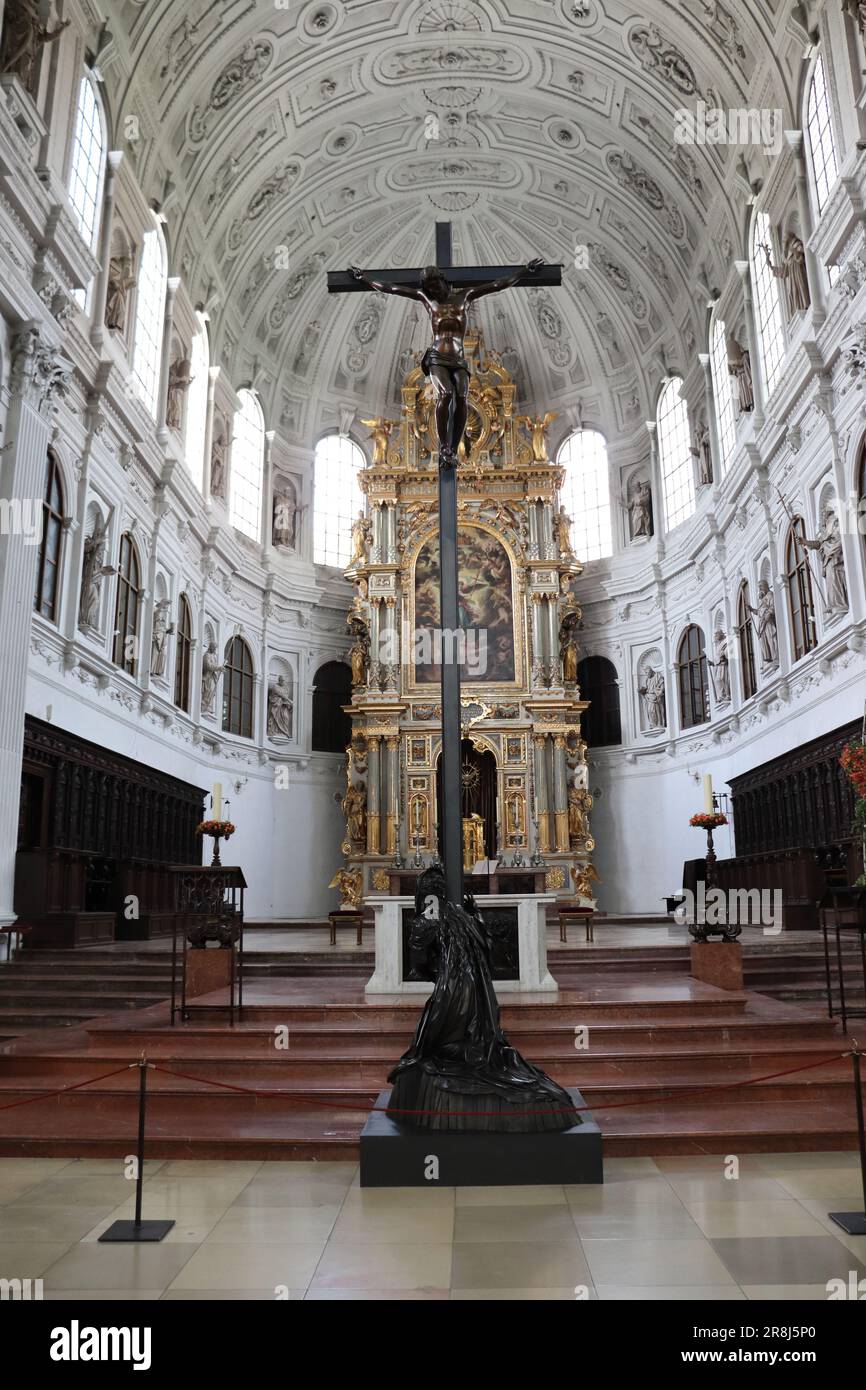 St Michael è una chiesa gesuita di Monaco, la più grande chiesa rinascimentale a nord delle Alpi. La chiesa fu costruita da Guglielmo V, duca di Baviera. Foto Stock