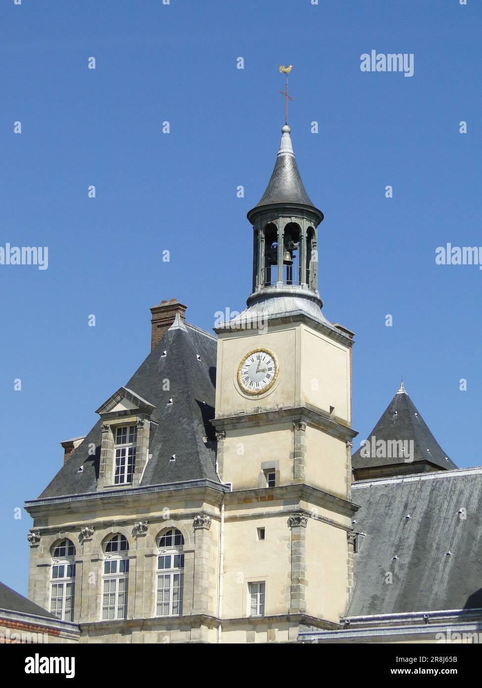 Cattura l'essenza di Parigi attraverso una collezione di splendide fotografie che mostrano iconici monumenti storici, affascinanti strade e l'innegabile romanticismo di Foto Stock