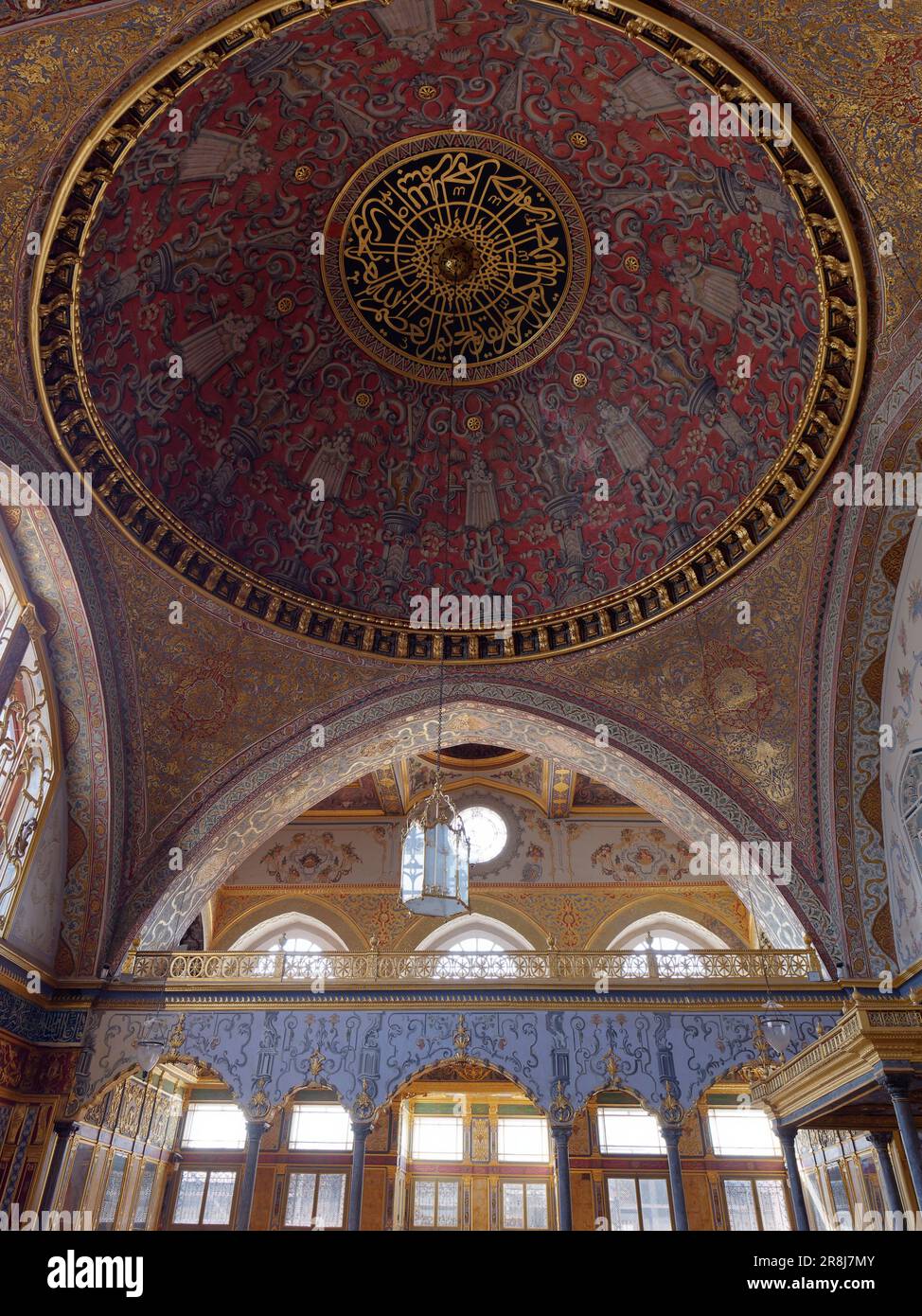 Tetto della sala Imperiale, sala del Trono, Harem, Palazzo Topkapi, quartiere di Fatih, Istanbul, Turchia. Camera Golden elaborate Foto Stock