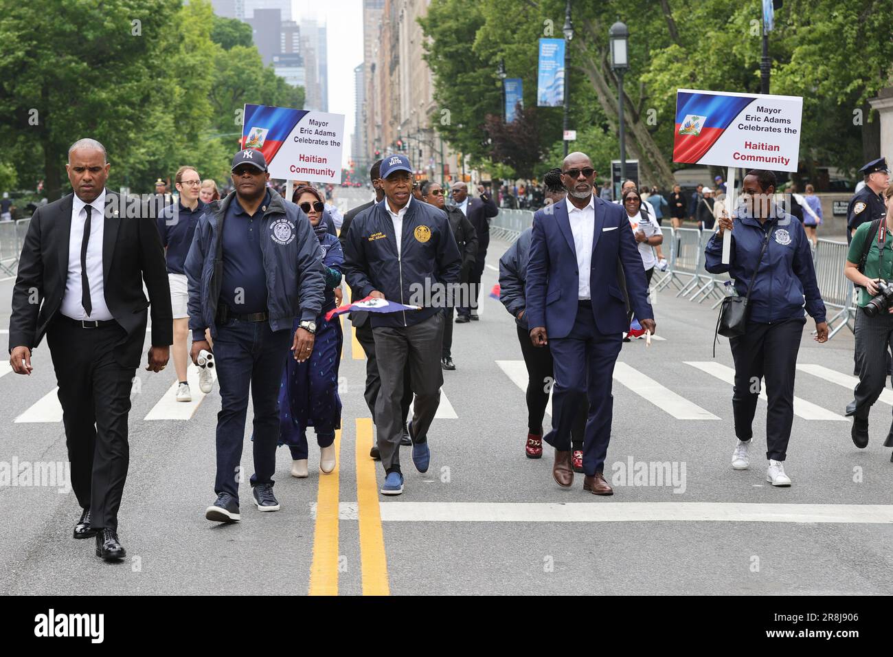 NY, Stati Uniti. 3rd giugno, 2023. Central Park West, New York, USA, 03 giugno 2023 - il sindaco Eric Adams consegna commenti, presenta proclami e Marche nella parata inaugurale del patrimonio haitiano, sabato 3 giugno 2023 a New York City. Foto: Luiz Rampelotto/EuropaNewswire (Credit Image: © Luiz Rampelotto/ZUMA Press Wire) SOLO PER USO EDITORIALE! Non per USO commerciale! Foto Stock