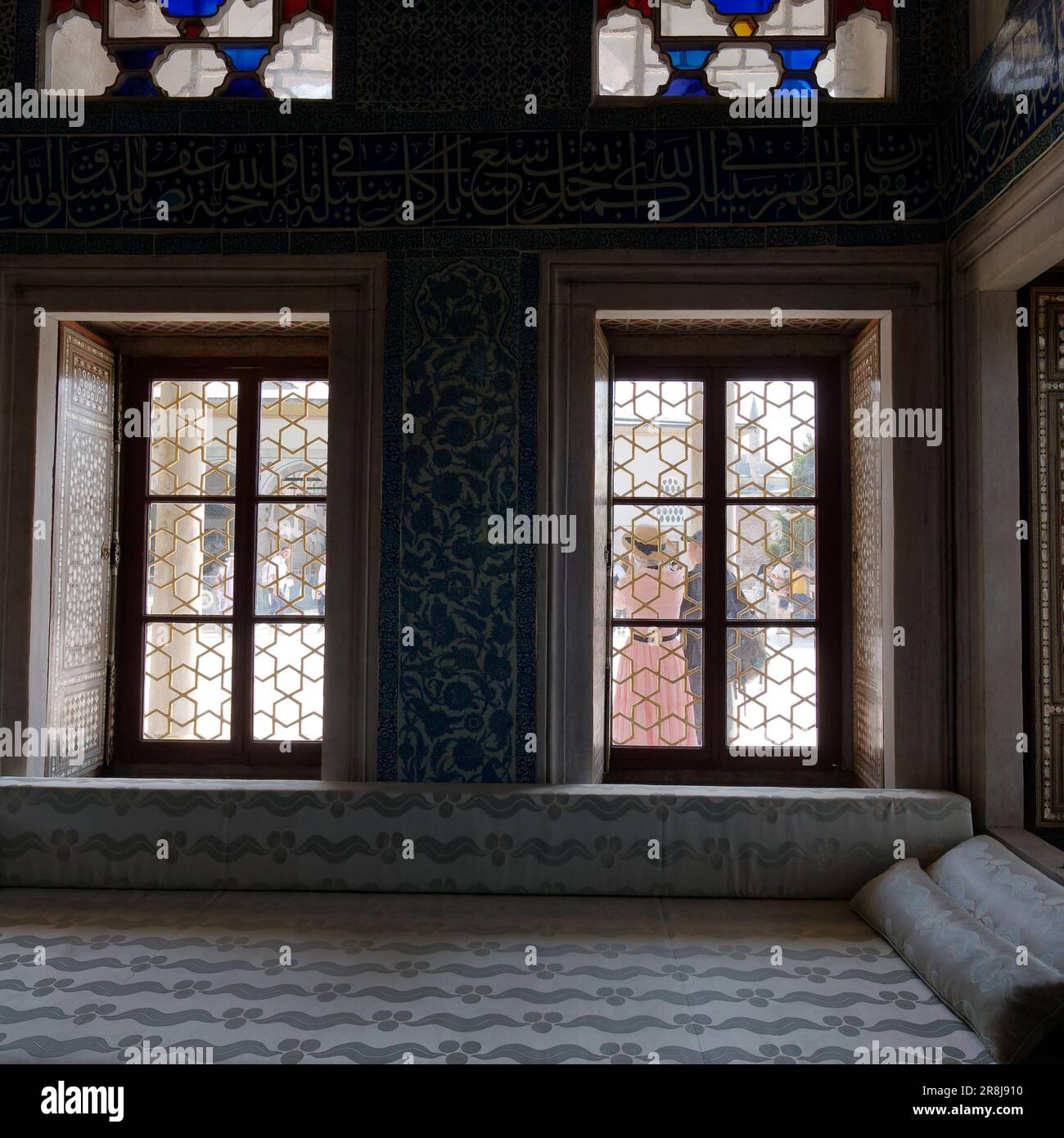 Armadietto Vintage Con Finestra In Vetro - Stile Shabby Chic Rosa - Con Cassetti E Ripiani