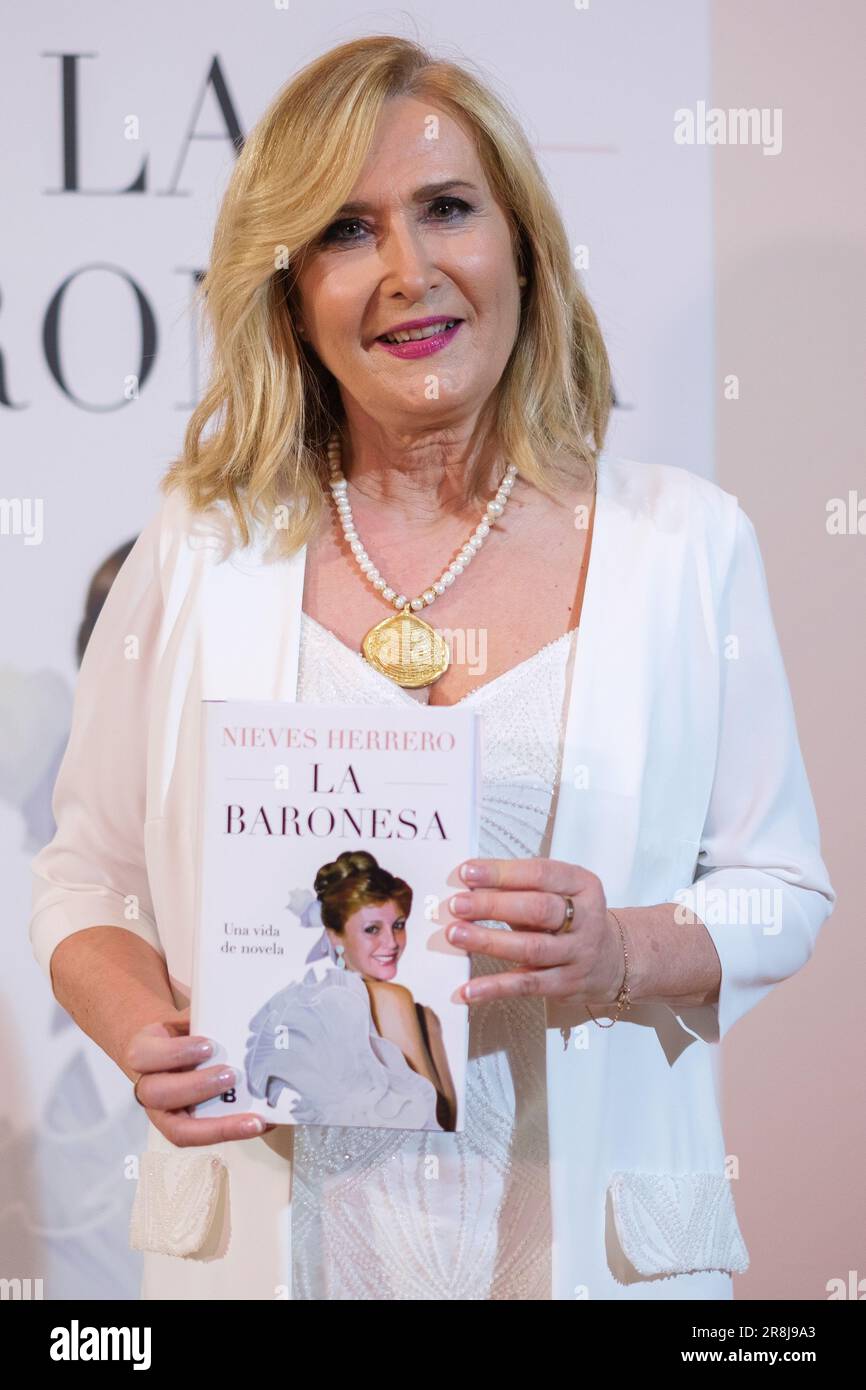Nieves Herrero partecipa al photocall della presentazione del libro ''la Baronesa'' presso l'hotel Palace di Madrid il 21 giugno 2023, Spagna Foto Stock