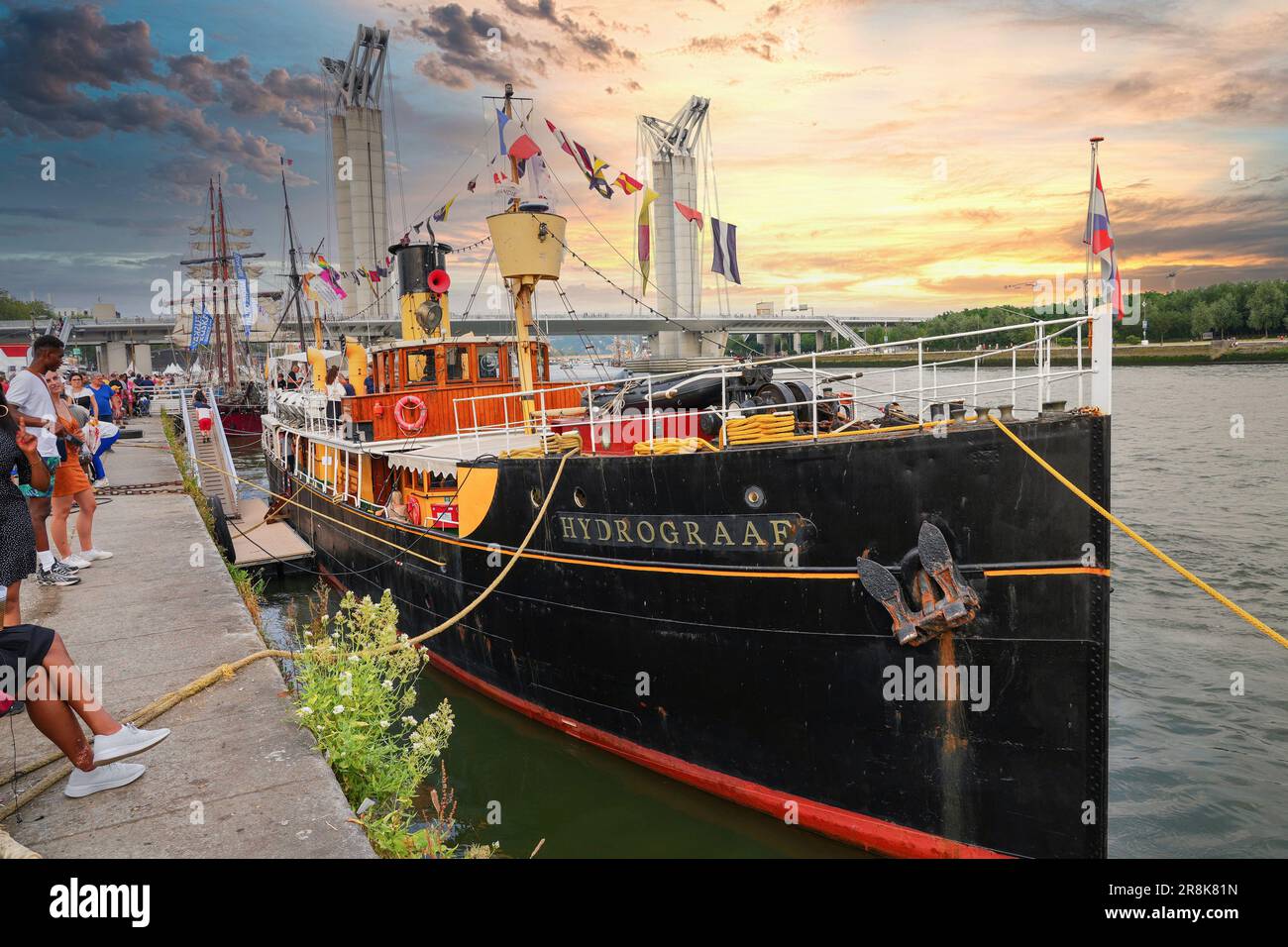 Rouen, Francia - 17 giugno 2023 : l'ex battello a vapore olandese Hydrograaf (noto anche come Pakjesboot 12) ormeggiato sulle banchine della Senna a Rouen in Normandia Foto Stock