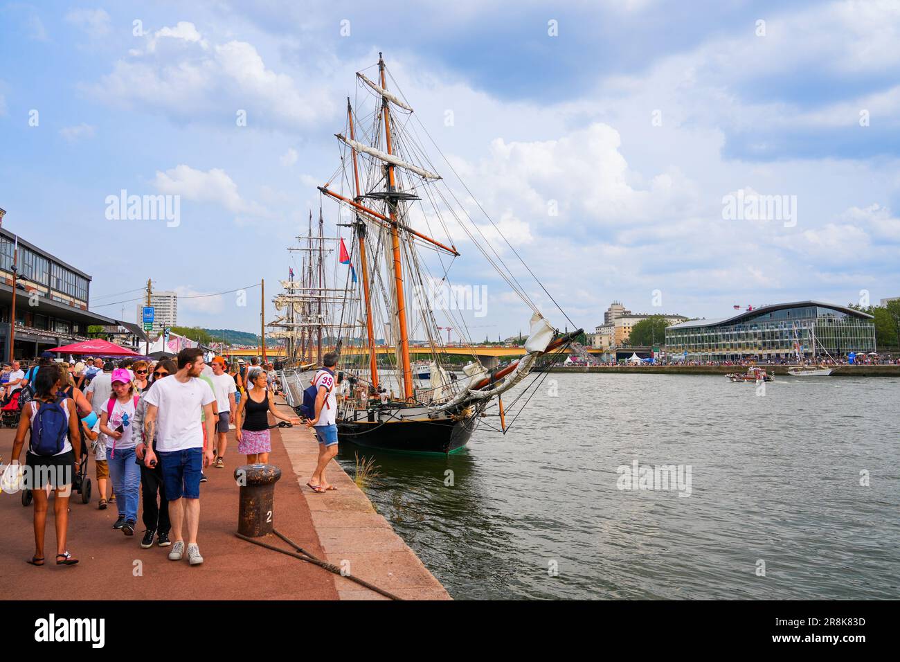 Rouen, Francia - 17 giugno 2023: Goletta francese topsail 'la Recouvrance', ambasciatore della città di Brest, ormeggiato sulle banchine della Senna a Rouen in Foto Stock